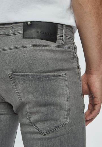 Узкие джинсы