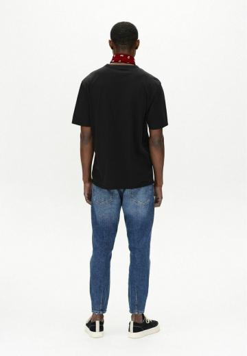 Прямые джинсы