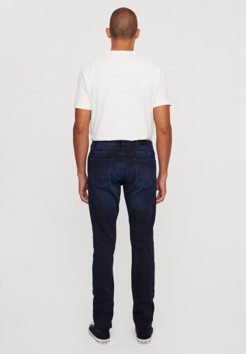 Узкие джинсы