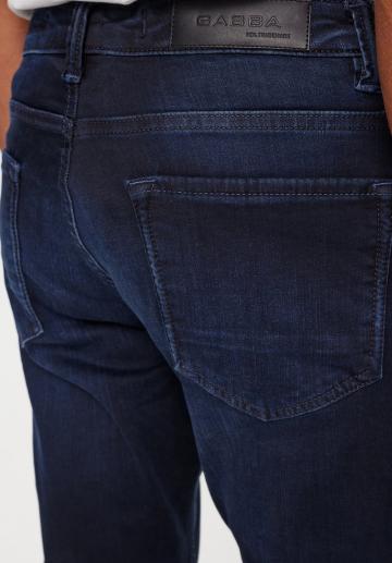 Узкие джинсы