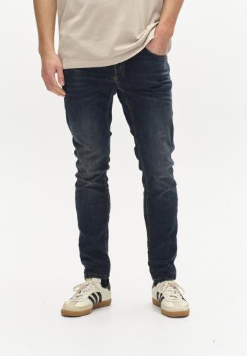 Узкие джинсы