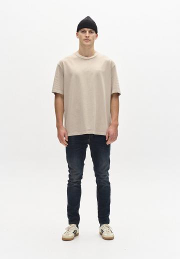 Узкие джинсы