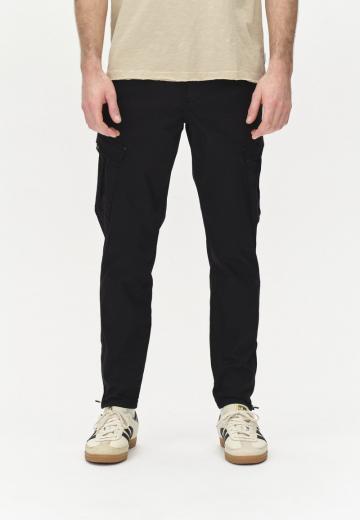 Брюки с накладными карманами