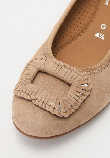 Туфли на танкетке