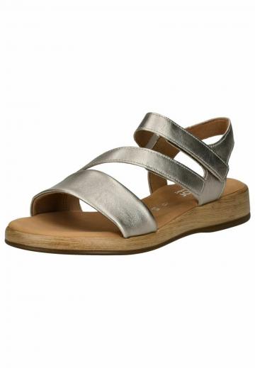 Босоножки на танкетке