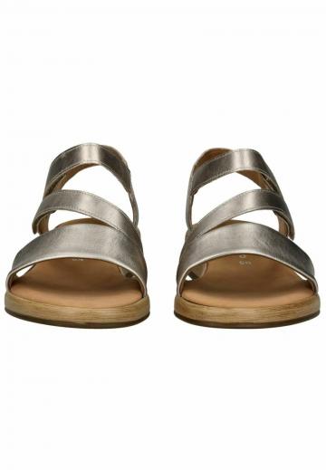 Босоножки на танкетке