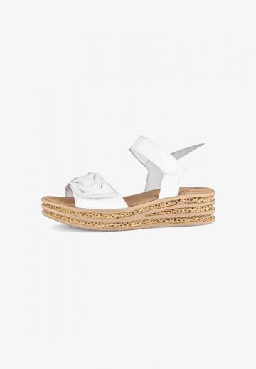 Босоножки на танкетке