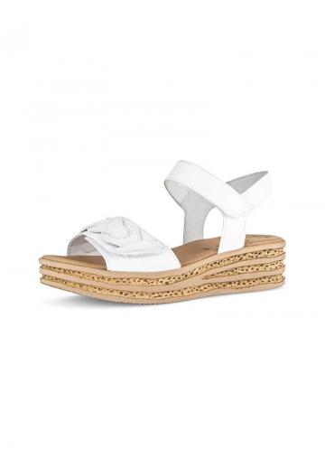 Босоножки на танкетке