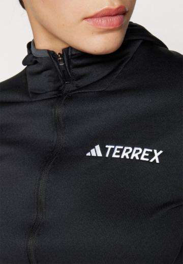 Спортивная толстовка