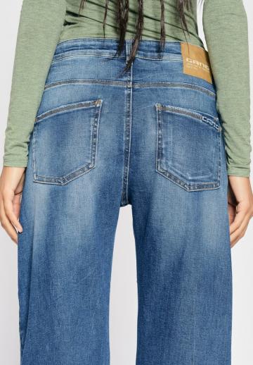 Свободные джинсы