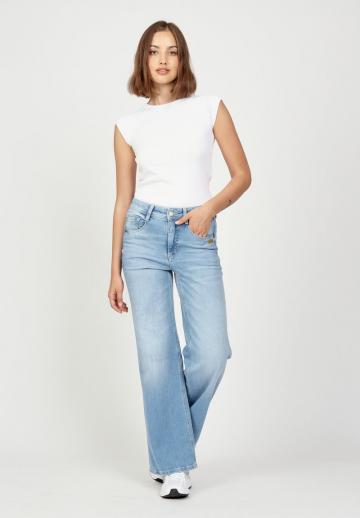 Прямые джинсы