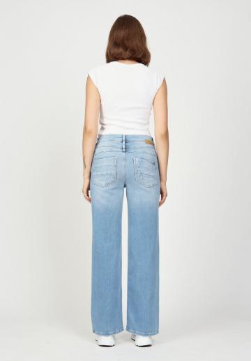 Прямые джинсы