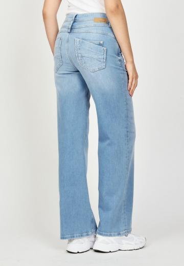 Прямые джинсы
