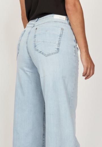 Клешеные джинсы