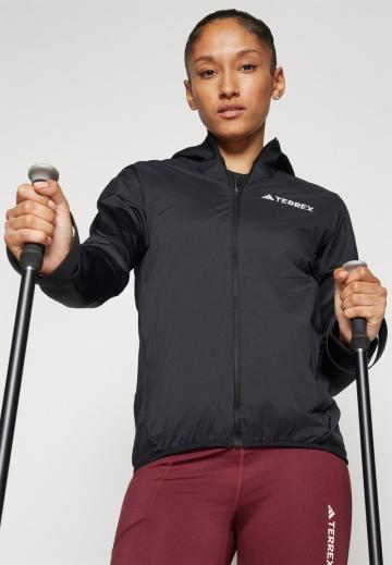 Спортивная куртка