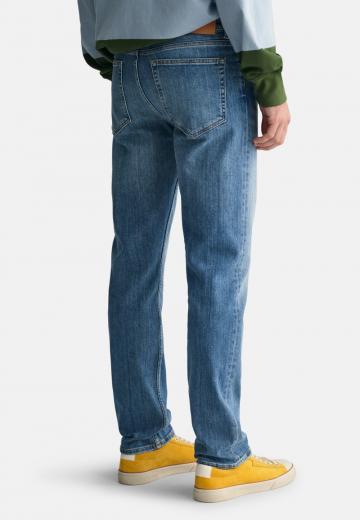 Прямые джинсы
