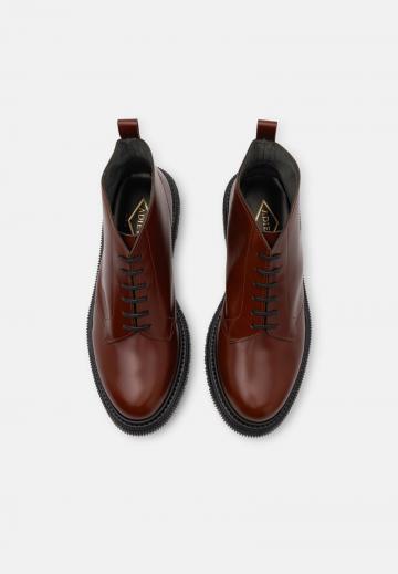 Ботинки на шнуровке