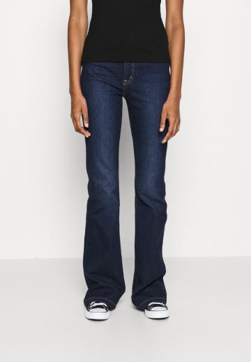 Клешеные джинсы