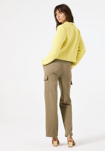 Брюки с накладными карманами