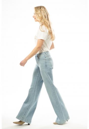 Клешеные брюки