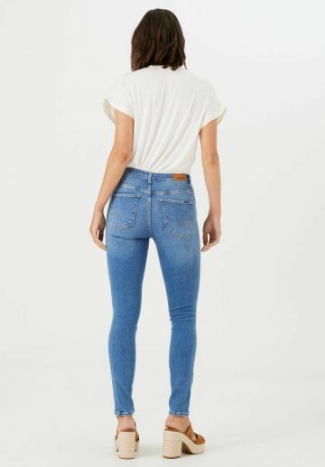 Узкие джинсы