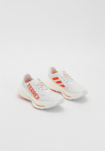 Беговые кроссовки