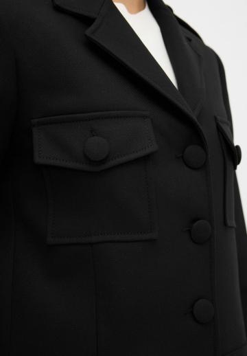 Блейзер с накладными карманами