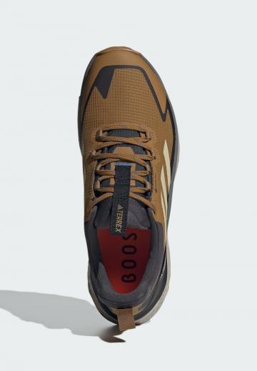 Походные кроссовки