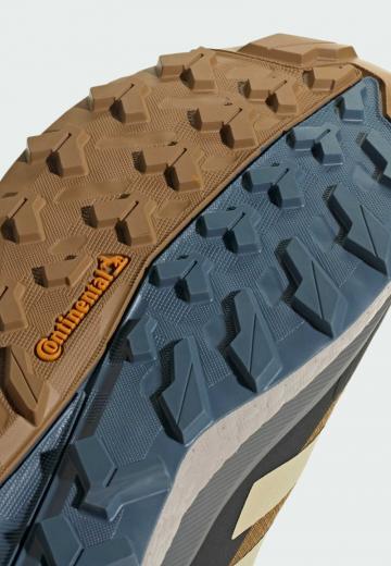 Походные кроссовки