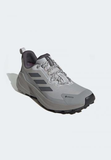 Походные кроссовки