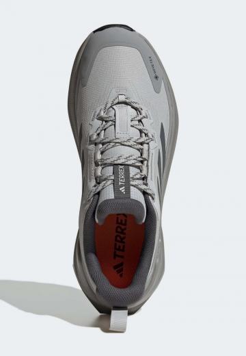 Походные кроссовки