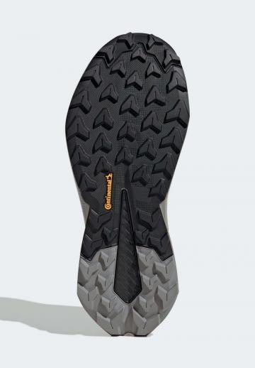 Походные кроссовки