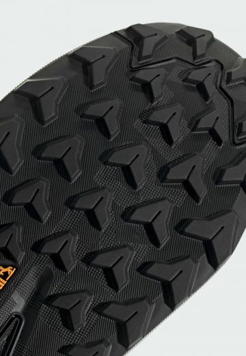 Походные кроссовки