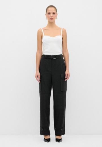 Брюки с накладными карманами