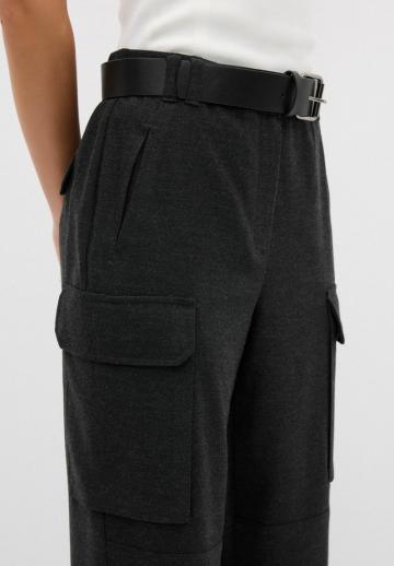 Брюки с накладными карманами