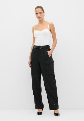 Брюки с накладными карманами