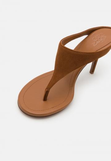 Босоножки на каблуке