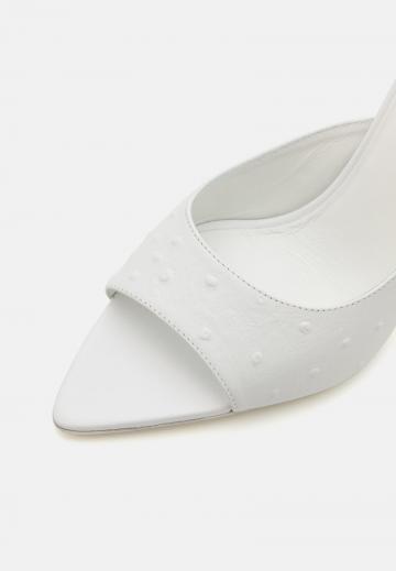 Босоножки на каблуке