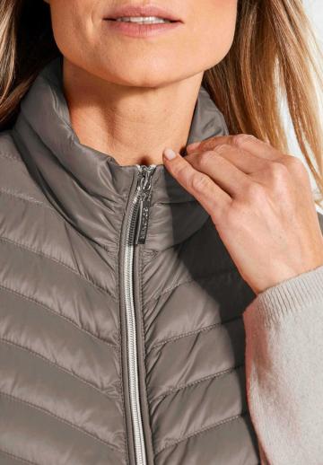 Пуховой жилет