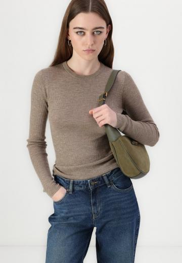 Свободные джинсы