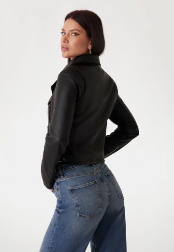 Короткая куртка