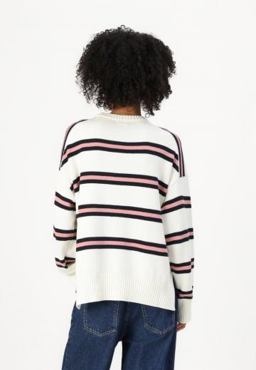 Пуловер в полоску