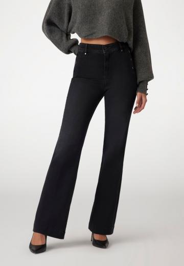 Клешеные джинсы