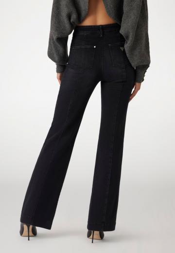 Клешеные джинсы