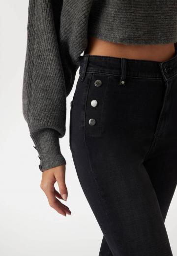 Клешеные джинсы