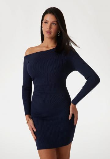 Платье футляр