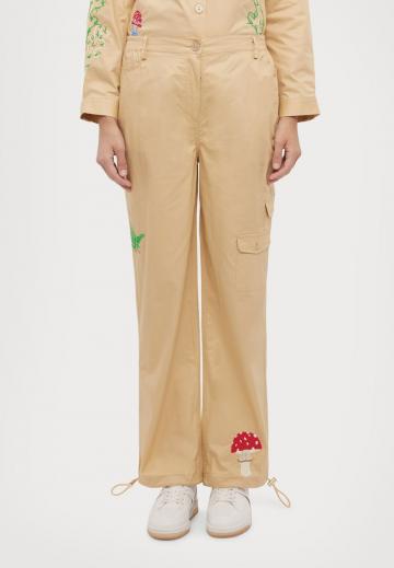 Брюки с накладными карманами