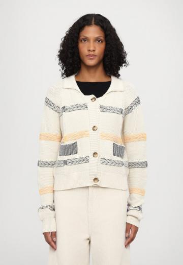 Жаккардовая вязаная кофта