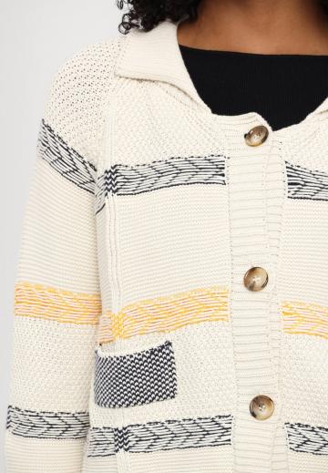 Жаккардовая вязаная кофта