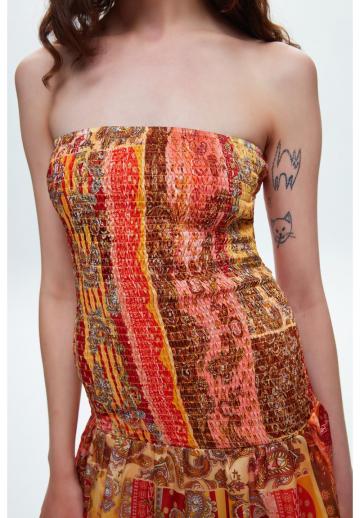 Платье без бретелек